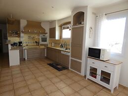 Inviting Villa in Saint Paul Trois Chateaux With Pool