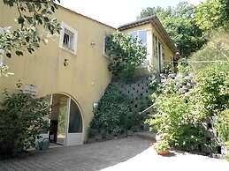 Inviting Villa in Saint Paul Trois Chateaux With Pool
