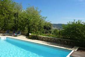 Inviting Villa in Saint Paul Trois Chateaux With Pool