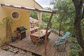 Inviting Villa in Saint Paul Trois Chateaux With Pool