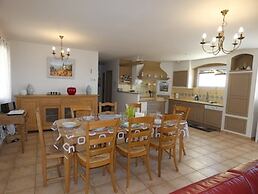 Inviting Villa in Saint Paul Trois Chateaux With Pool