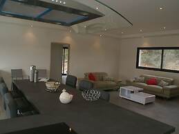 State of the Art Fixtures Villa in Vidauban With Pool