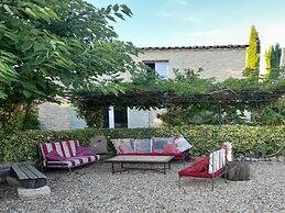 Splendid Villa in Viens With Swimming Pool