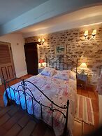 Splendid Villa in Viens With Swimming Pool