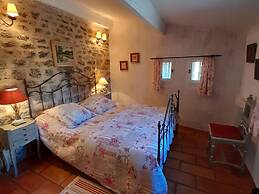 Splendid Villa in Viens With Swimming Pool