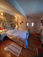 Splendid Villa in Viens With Swimming Pool