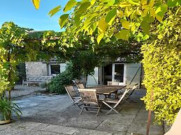 Splendid Villa in Viens With Swimming Pool
