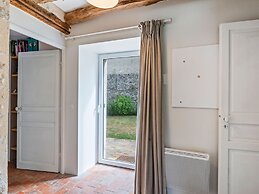 Charming Holiday Home in Yevre-la-ville With Pool
