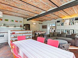 Charming Holiday Home in Yevre-la-ville With Pool
