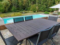 Charming Holiday Home in Yevre-la-ville With Pool