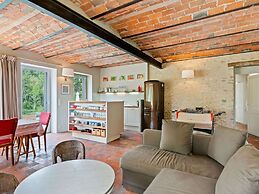 Charming Holiday Home in Yevre-la-ville With Pool