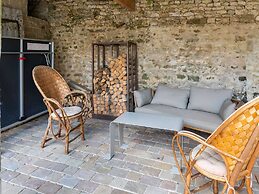 Charming Holiday Home in Yevre-la-ville With Pool