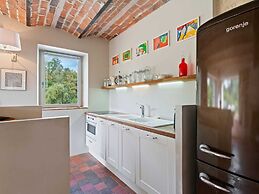 Charming Holiday Home in Yevre-la-ville With Pool