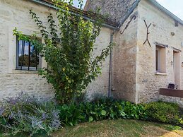 Charming Holiday Home in Yevre-la-ville With Pool