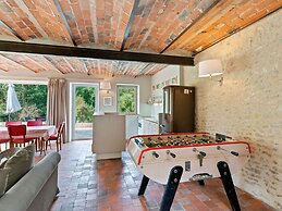 Charming Holiday Home in Yevre-la-ville With Pool