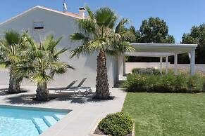 Luxurious Villa in Saint Genies de Fontedit With Heated Pool