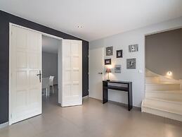 Luxurious Villa in Saint Genies de Fontedit With Heated Pool