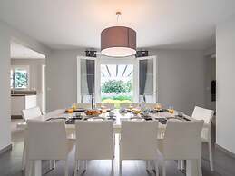 Luxurious Villa in Saint Genies de Fontedit With Heated Pool