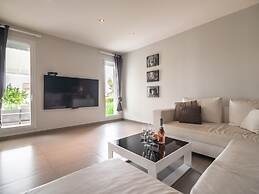 Luxurious Villa in Saint Genies de Fontedit With Heated Pool