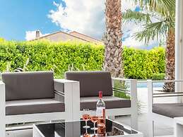 Luxurious Villa in Saint Genies de Fontedit With Heated Pool