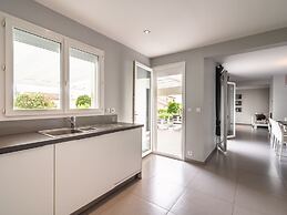 Luxurious Villa in Saint Genies de Fontedit With Heated Pool