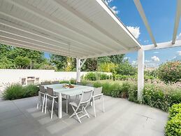 Luxurious Villa in Saint Genies de Fontedit With Heated Pool