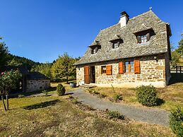 Holiday Home in Auvergne With Roofed Garden and Terrace