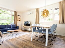 Luxury Chalet With Dishwasher, in a Holiday Park in the Middle of De V