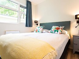 Luxury Chalet With Dishwasher, in a Holiday Park in the Middle of De V