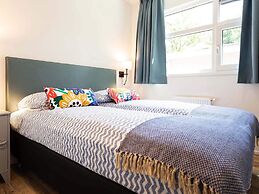 Luxury Chalet With Dishwasher, in a Holiday Park in the Middle of De V