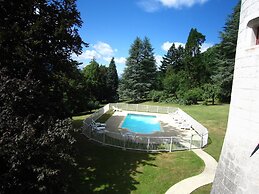 Renovated Castle Apartment With Swimming Pool