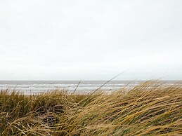 Semi-detached, Luxury Villa With 3 Bathrooms, sea at 400 m