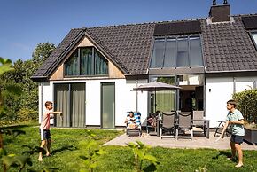 Semi-detached, Luxury Villa With 3 Bathrooms, sea at 400 m