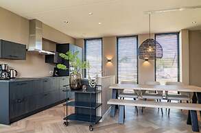 Semi-detached, Luxury Villa With 3 Bathrooms, sea at 400 m