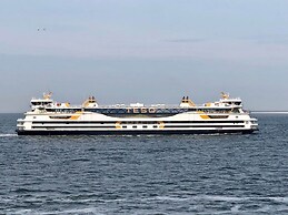 Semi-detached, Luxury Villa With 3 Bathrooms, sea at 400 m