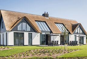 Semi-detached, Luxury Villa With 3 Bathrooms, sea at 400 m