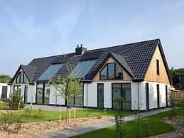 Semi-detached, Luxury Villa With 3 Bathrooms, sea at 400 m