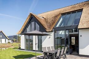 Semi-detached, Luxury Villa With 3 Bathrooms, sea at 400 m