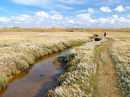 Semi-detached, Luxury Villa With 3 Bathrooms, sea at 400 m