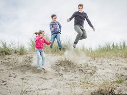 Semi-detached, Luxury Villa With 3 Bathrooms, sea at 400 m