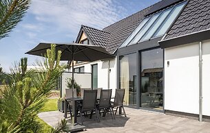 Semi-detached, Luxury Villa With 3 Bathrooms, sea at 400 m