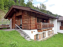 Luxurious Chalet With Sauna in Konigsleiten