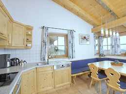 Luxurious Chalet With Sauna in Konigsleiten