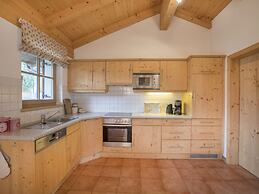 Luxurious Chalet With Sauna in Konigsleiten