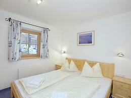 Luxurious Chalet With Sauna in Konigsleiten