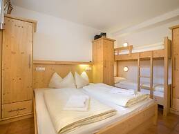 Luxurious Chalet With Sauna in Konigsleiten