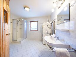 Luxurious Chalet With Sauna in Konigsleiten