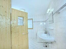 Luxurious Chalet With Sauna in Konigsleiten