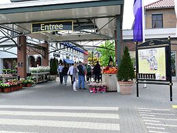 House With a View on Harbor, in a Water Area