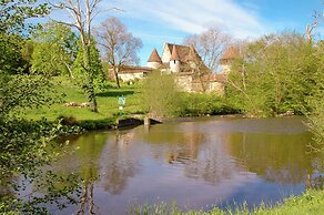 Romantic Cottage With Shared Swimming Pool